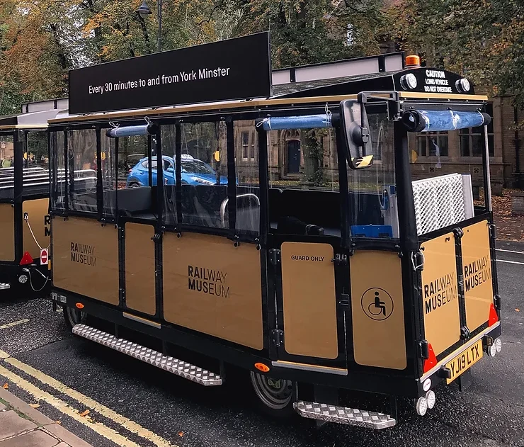 Trackless train